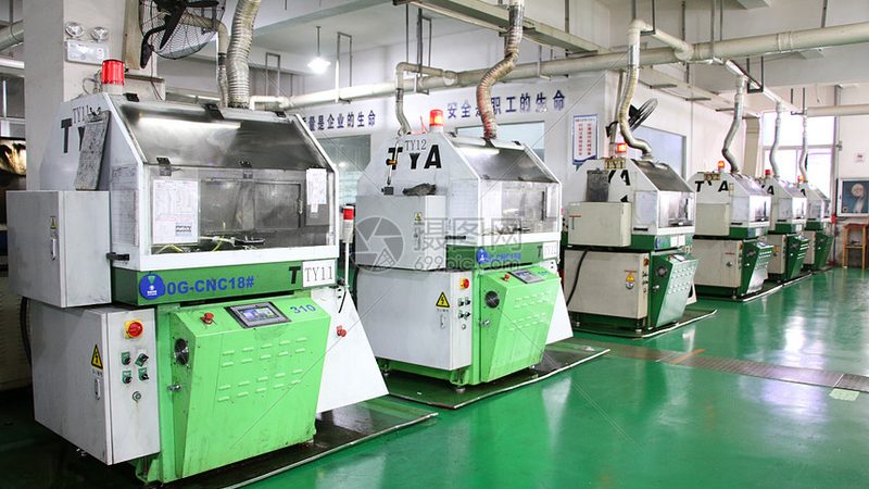 汽车模具龙门加工中心选型：精准定位，打造高效生产线